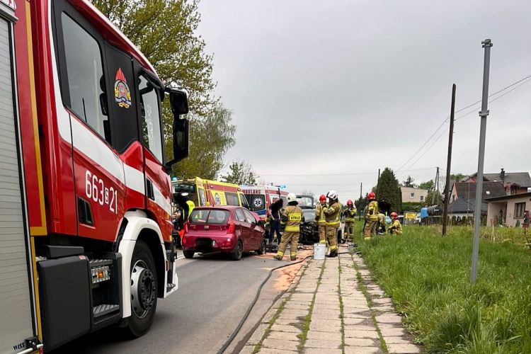 Rydułtowy: poważny wypadek na Raciborskiej. Trzy osoby trafiły do szpitala, Informacje drogowe 24H z powiatu Wodzisław Śląski, Rybnik