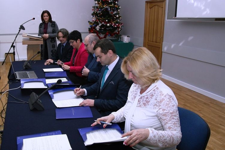 Rydułtowskie liceum podpisało umowę o współpracy z Uniwersytetem Śląskim, Dział Promocji UŚ