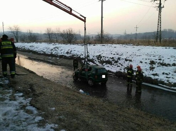 Mercedes wylądował w Leśnicy, KPPSP Wodzisław Śl.