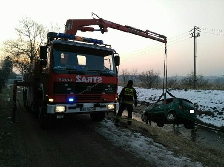 Mercedes wylądował w Leśnicy, KPPSP Wodzisław Śl.