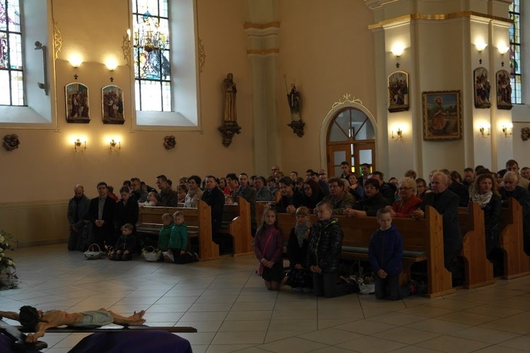 Wielka Sobota w Wodzisławiu, Parafia Podwyższenia Krzyża Świętego w Zawadzie