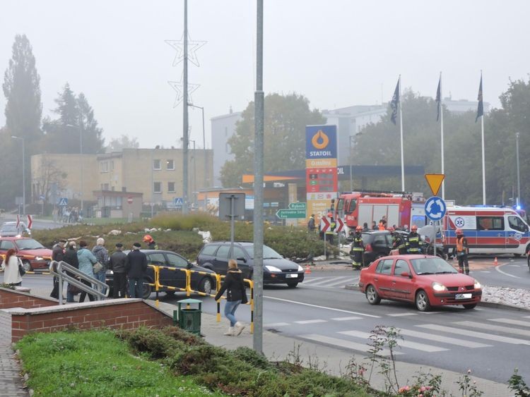 Wodzisław: zderzenie trzech samochodów na Radlińskiej. Sprawca miał nagły atak padaczki, zdjęcia nadesłane
