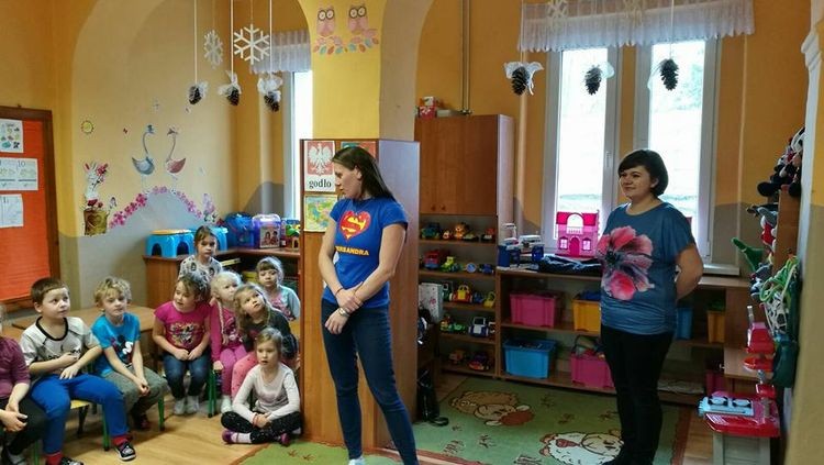 Brązowa medalistka mistrzostw świata w jiu-jitsu odwiedziła Przedszkole nr 1, Przedszkole nr 1 w Wodzisławiu Śląskim