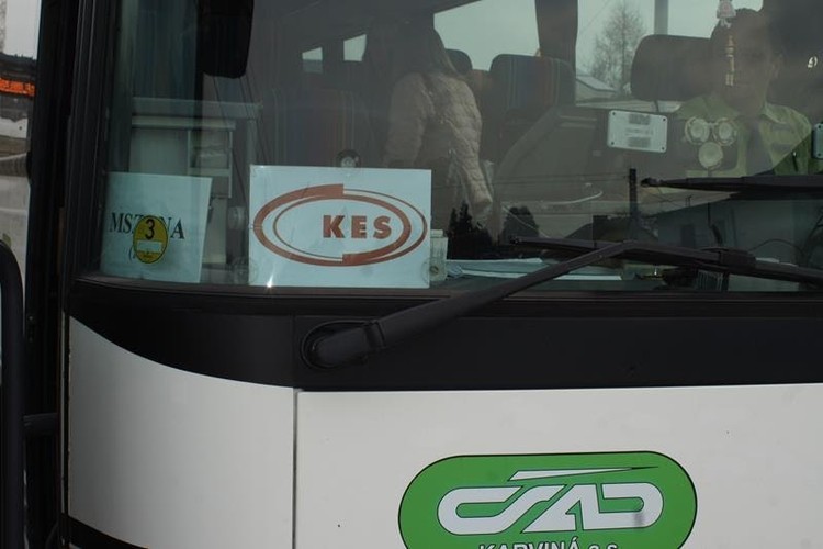 Czeski autobus dowozi mieszkanki Mszany do pracy, 