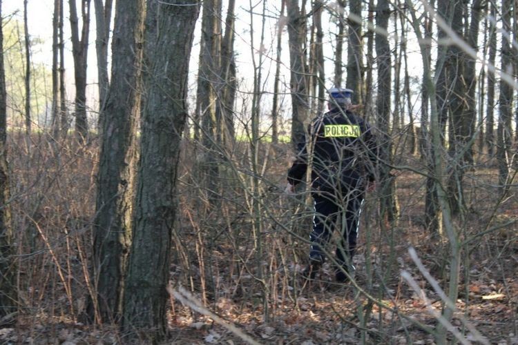 18-letnia mieszkanka Pszowa zaginęła w lesie, policja.pl