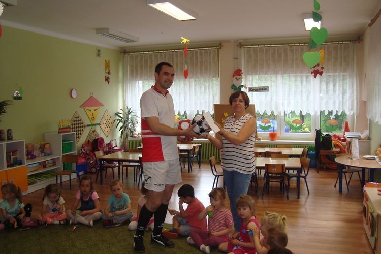 Piłkarz odwiedził wodzisławskie przedszkole, ZS nr 1 w Wodzisławiu Śląskim