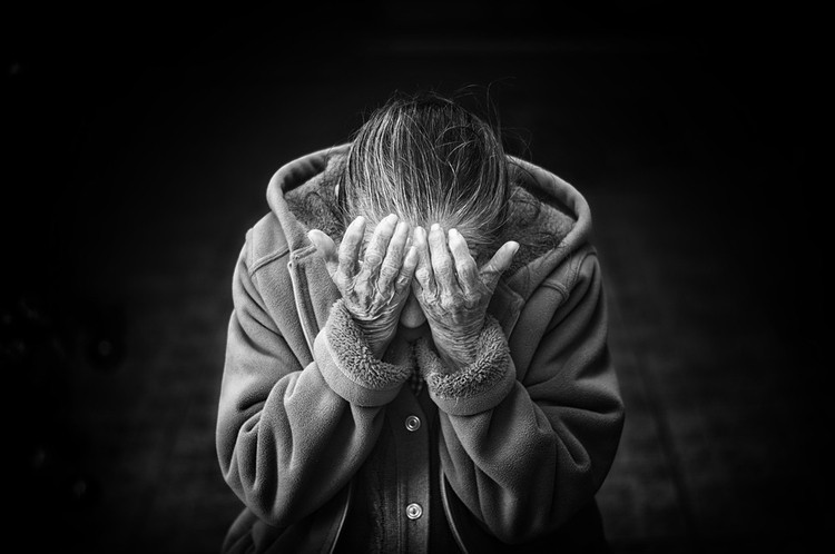 Uwaga na oszustów! Seniorzy stracili oszczędności życia, pixabay.com