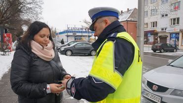 Policjanci „wlepili” 42 mandaty pieszym