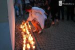 Cichy protest przed sądem w Wodzisławiu. Grupa mieszkańców zapaliła świece, 