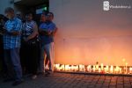 Cichy protest przed sądem w Wodzisławiu. Grupa mieszkańców zapaliła świece, 