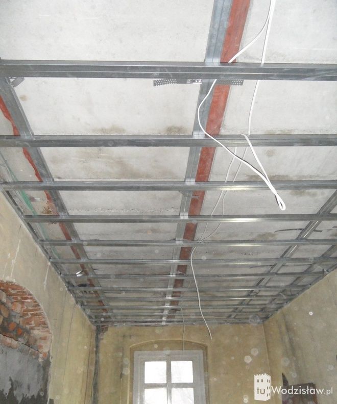 Obecnie instalowane stropy to solidne konstrukcje stalowe z wypełnieniem betonowym i izolowane keramzytem