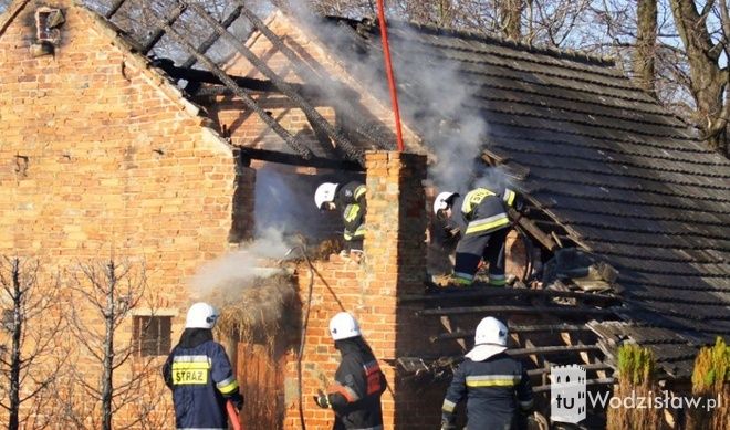 Przy wypaleniu traw spłonęła stodoła, PSP Wodzisław