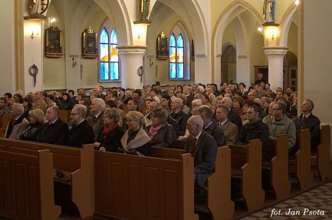 Koncertem Papieskim uczcili pomordowanych mieszkańców w Rogowie, Jan Psota