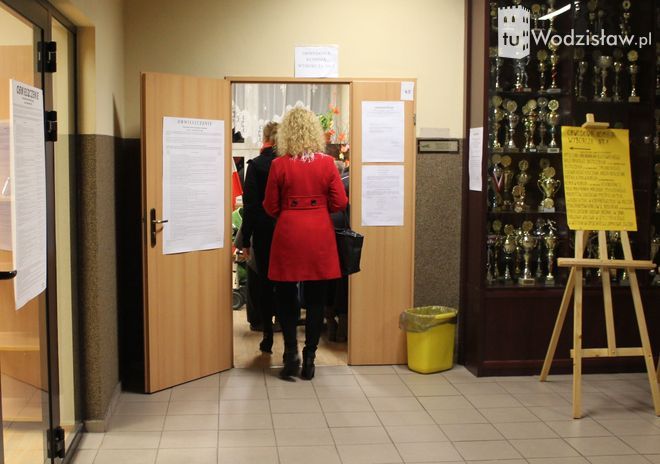 Wybory samorządowe: wodzisławianie głosują, mk