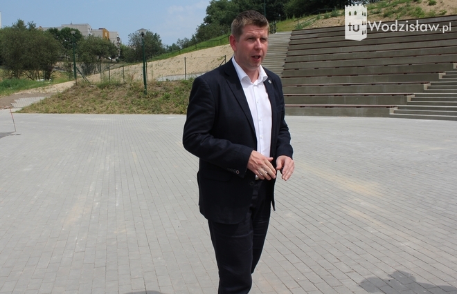 Prezydent Kieca oprowadza po atrakcjach Rodzinnego Parku Rozrywki, mk