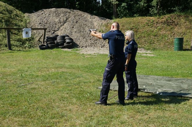 Wodzisławscy policjanci doskonalili swoje umiejętności strzeleckie, Policja