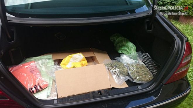 W samochodzie 36-letniego wodzisławianina policjanci znaleźli znaczne ilości narkotyków, Policja