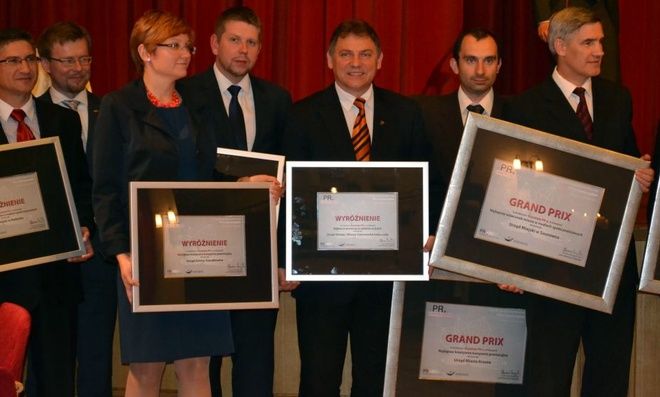 Podczas uroczystej gali w Katowicach, redakcja Gazety Wodzisławskiej odebrała wyróżnienie w konkursie „Kryształy PR-u”