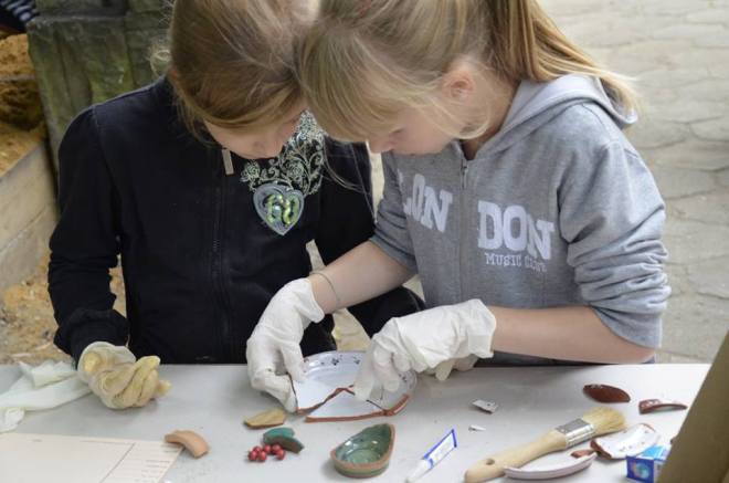 Dzieciaki bawiły się w archeologów, materiały prasowe