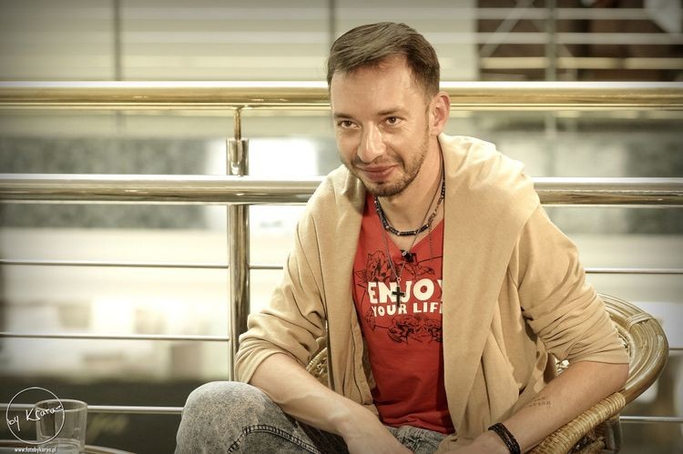 Dziękuję, nie słodzę - na planie z Adamem Konkolem, liderem zespołu Łzy, fotobykaras.pl