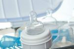 Jak sterylizować butelki dla niemowląt?, materiały partnera