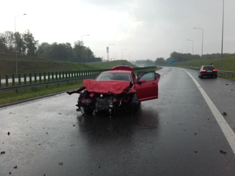 Rozbity jaguar blokował ruch na autostradzie A1, kpt. Damian Dylewski; st.asp. Andrzej Nowak