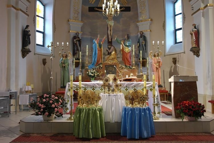1 listopada: orszak świętych i błogosławionych w Zawadzie, Parafia Podwyższenia Krzyża Świętego