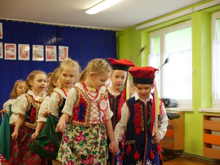 „Dla Niepodległej” zaśpiewały przedszkolaki z Wodzisławia, UM Wodzisławia Śląskiego