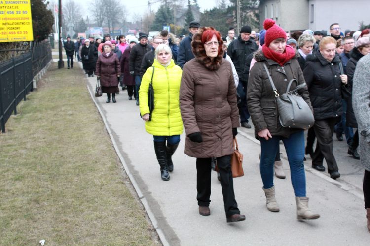 Setki wodzisławian wzięło udział w drodze krzyżowej ulicami miasta (zdjęcia), tora