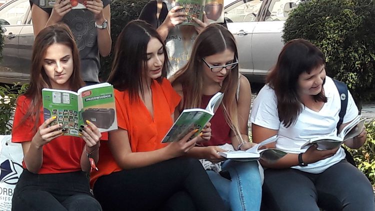 Młodzież „Ekonomika” włączyła się w Narodowe Czytanie, ZSE w Wodzisławiu Śląskim