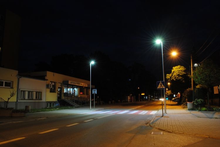 Ledowe lampy oświetlają przejścia dla pieszych w Radlinie, UM Radlin