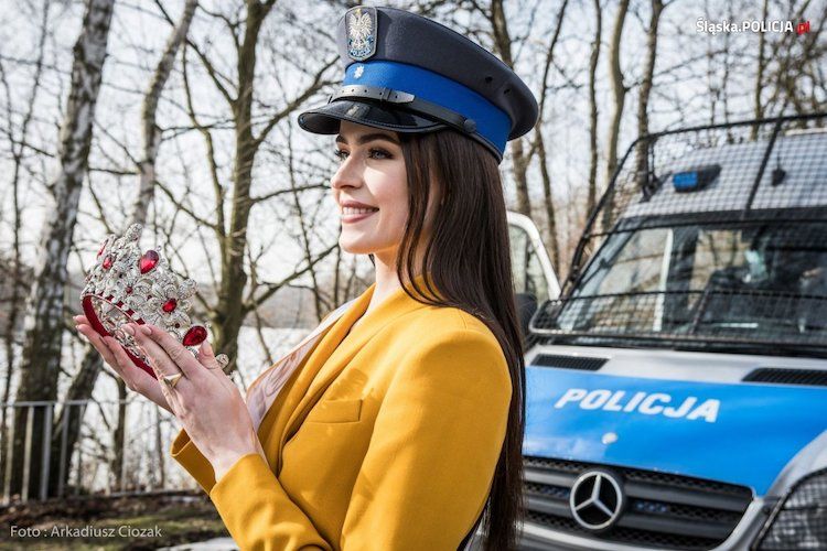 Mundur ma kobiecą twarz! Miss Polski zachęca do służby w szeregach policji, Arkadiusz Ciozak