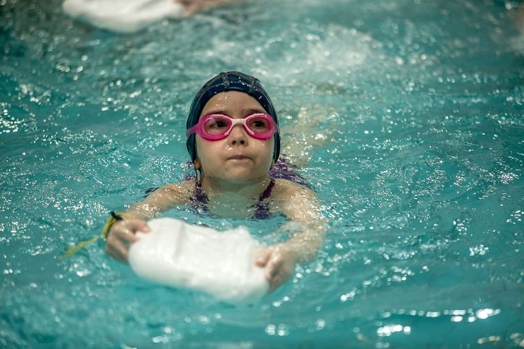 Zajęcia z pływania dla dziecka. Jak dokonać właściwego wyboru?, 