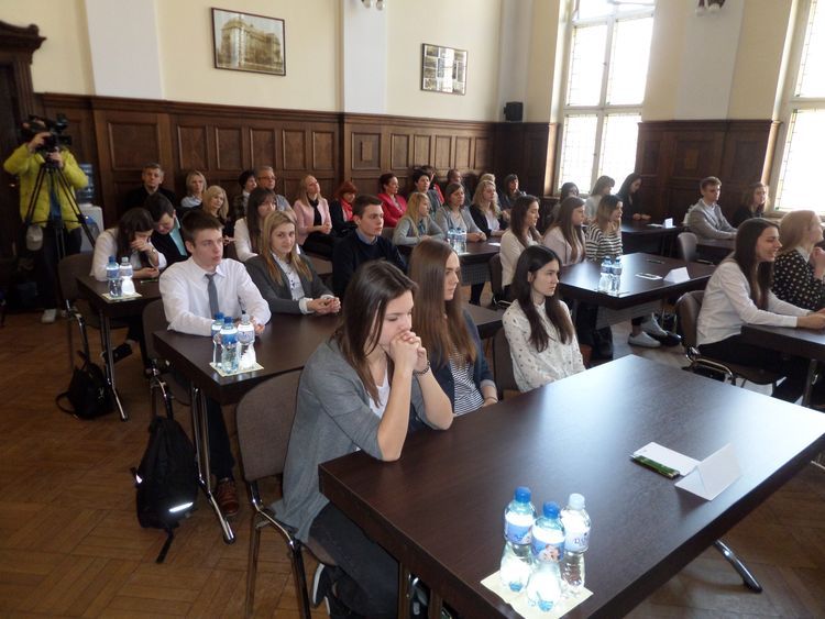 Uczniowie z Wodzisławia powalczą o finał olimpiady o ubezpieczeniach społecznych, ZUS