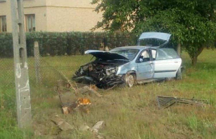 Auto rozbite, kierowca wyszedł bez szwanku, Wodzisław Śląski i okolice-informacje drogowe 24H