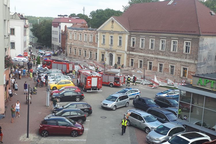 Rusztowanie przy muzeum runęło. Na miejscu wciąż pracują służby, Hlubek Michalina