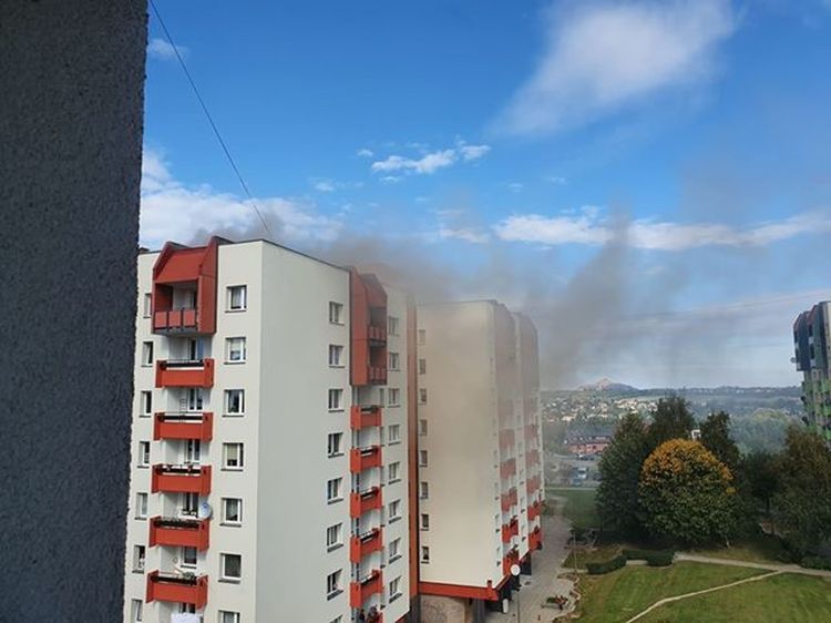 Pożar w Wodzisławiu - pali się dach bloku przy ul. Przemysława, Mateusz Stasiak