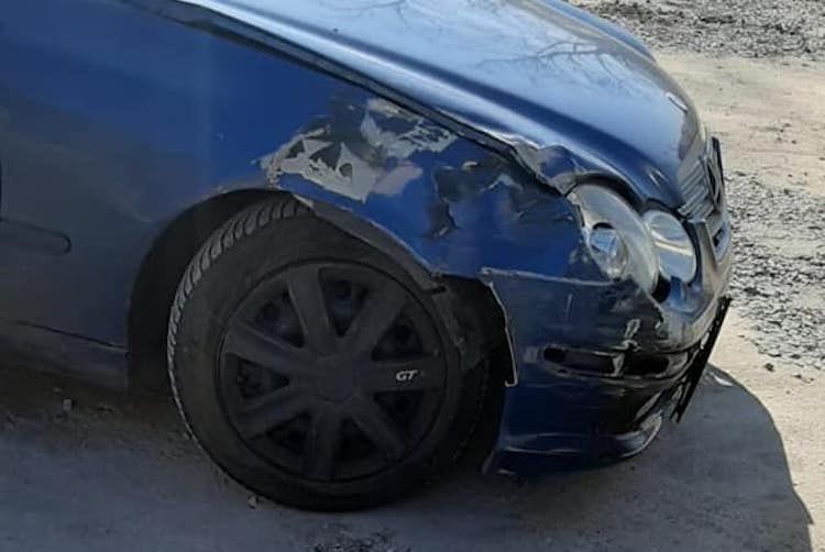 Pod osłoną nocy uszkodził 5 aut, FB: Informacje drogowe 24H z powiatu Wodzisław Śląski, Rybnik