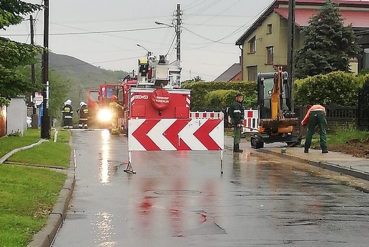 8 jednostek strażackich pracuje na Wrzosowej, Wodzisław Śląski i okolice-Informacje drogowe 24H