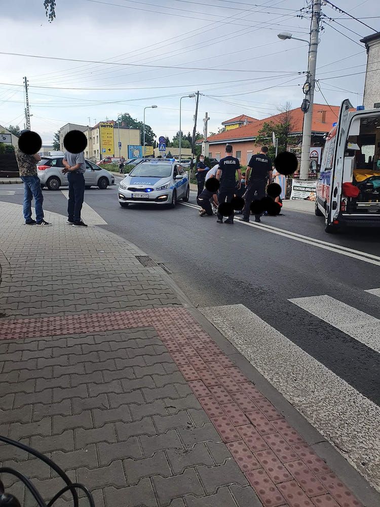 Potrącenie motorowerzysty w Radlinie, FB: Informacje drogowe 24H z powiatu Wodzisław Śląski, Rybnik