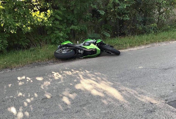 Motocyklista najechał na tył osobówki, FB:Wodzisław Śląski i okolice-Informacje drogowe 24H/ zdjęcie Czytelnika