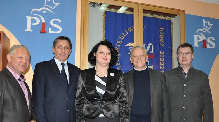 Fundacja kojarzona z politykiem PiS przejęła gazetę, Komitet PiS w Wodzisławiu