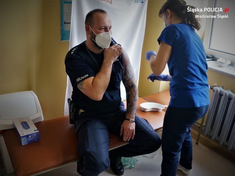 Ruszyły szczepienia policjantów z Wodzisławia Śląskiego, 