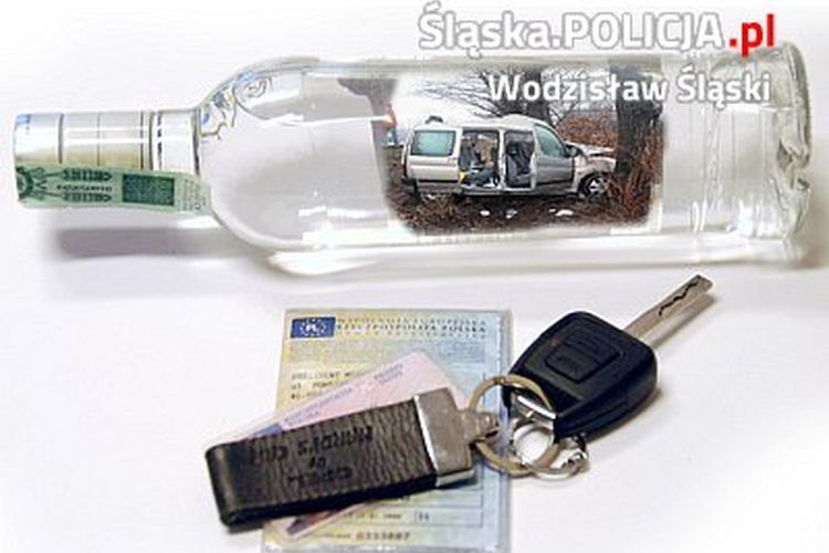Rydułtowy: policjant po służbie zatrzymał pijanego kierowcę na stacji paliw, Policja Śląska