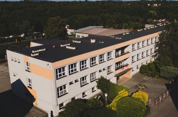 Kosztowna inwestycja w ZS nr 1. Planowana jest tam termomodernizacja, Latający Obiektyw