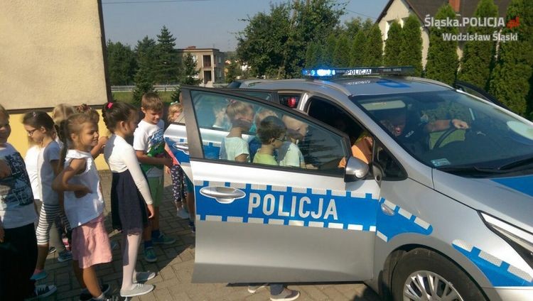 Wodzisławscy policjanci odwiedzają szkoły i przedszkola, KPP Wodzisław Śl.