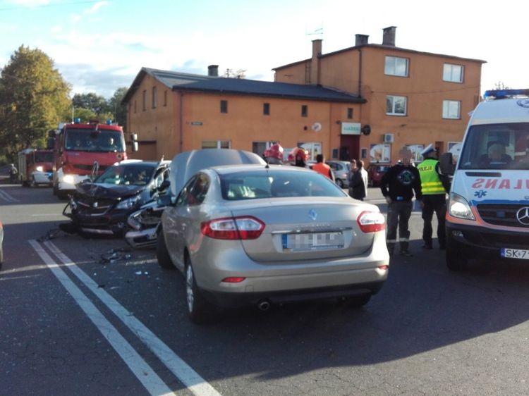Kraksa trzech aut na skrzyżowaniu w Połomi, kpt. Damian Dylewski