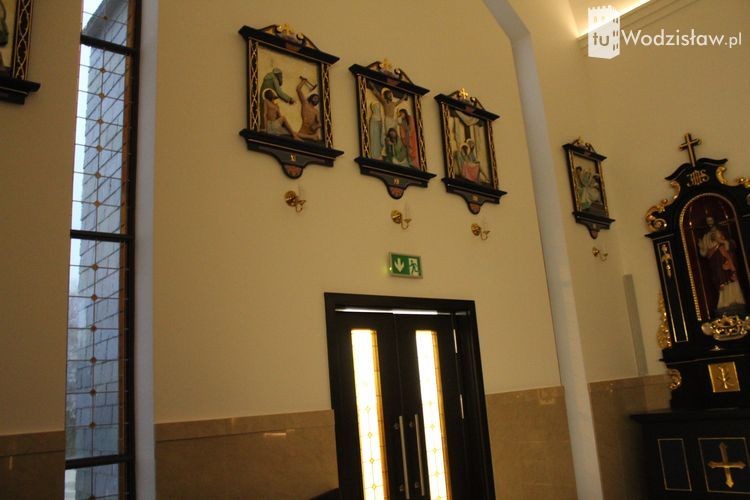 To pierwsze święta w Nieboczowach. Zobaczcie jak wyglądają wnętrza kościoła św. Józefa Robotnika, mk