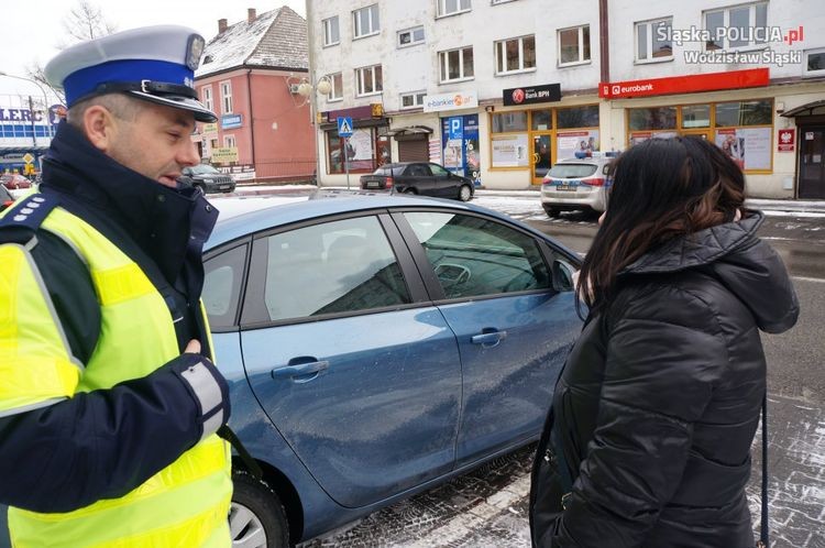 Policjanci rozdawali odblaski pieszym, KPP Wodzisław Śl.