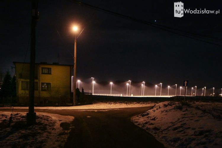 Mnóstwo lamp oświetla poszerzoną autostradę A1 w gminie Godów. Głupota?, Dominik Gajda
